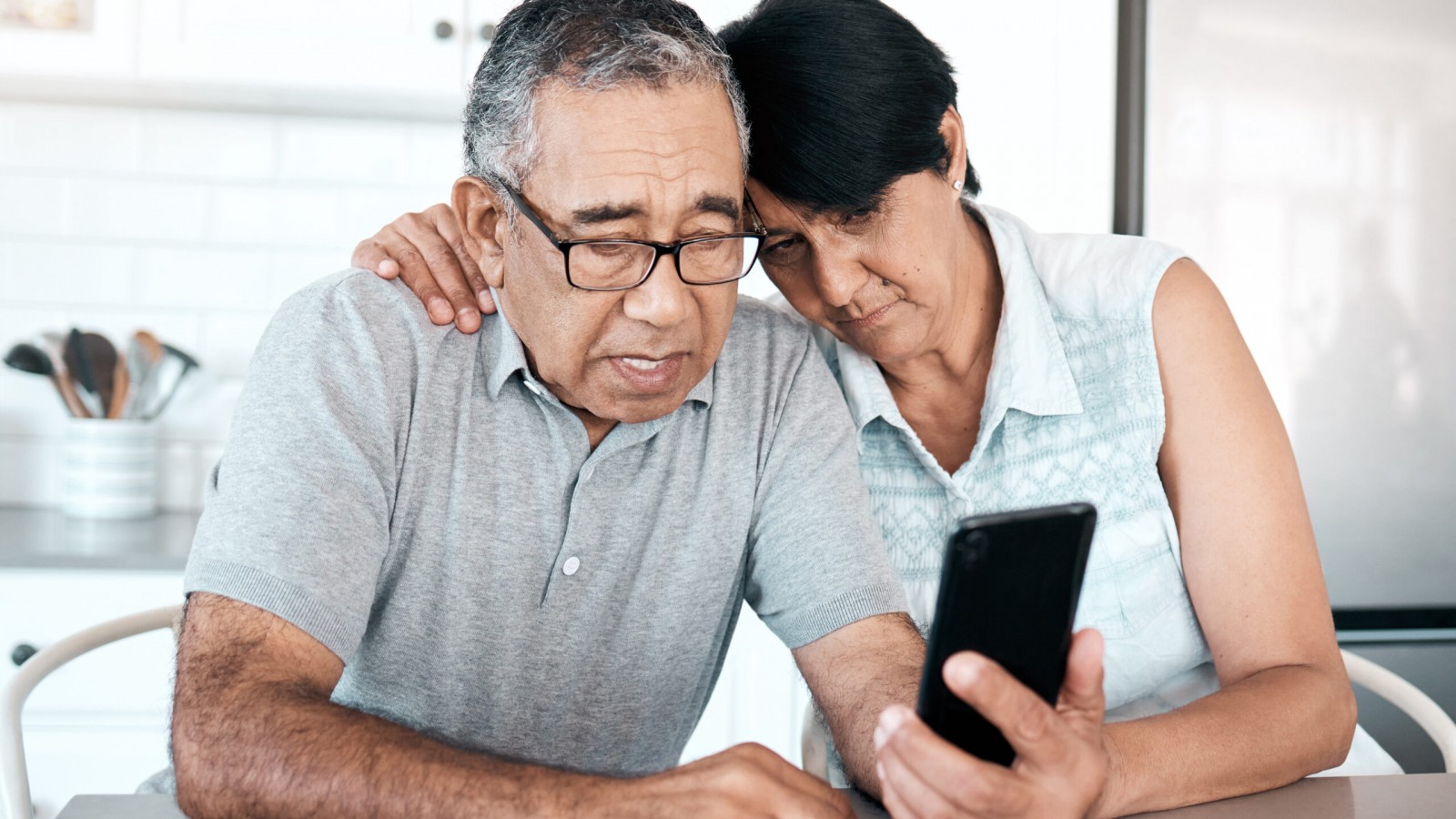 <p>She supports me through my struggles <a class="continue" href="https://portada.com.ar/55-mil-pesos-para-jubilaciones-minimas-y-un-20-de-incremento-en-todas-las-jubilaciones-y-pensiones/shot-of-a-senior-couple-looking-unhappy-while-using-a-phone-at-home