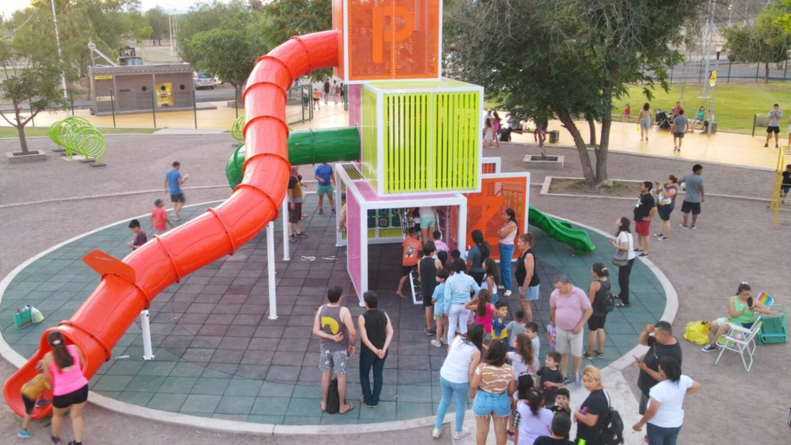 Lujan de Cuyo: Bragagnolo inauguró juegos de última generación en la Plaza de los Niños