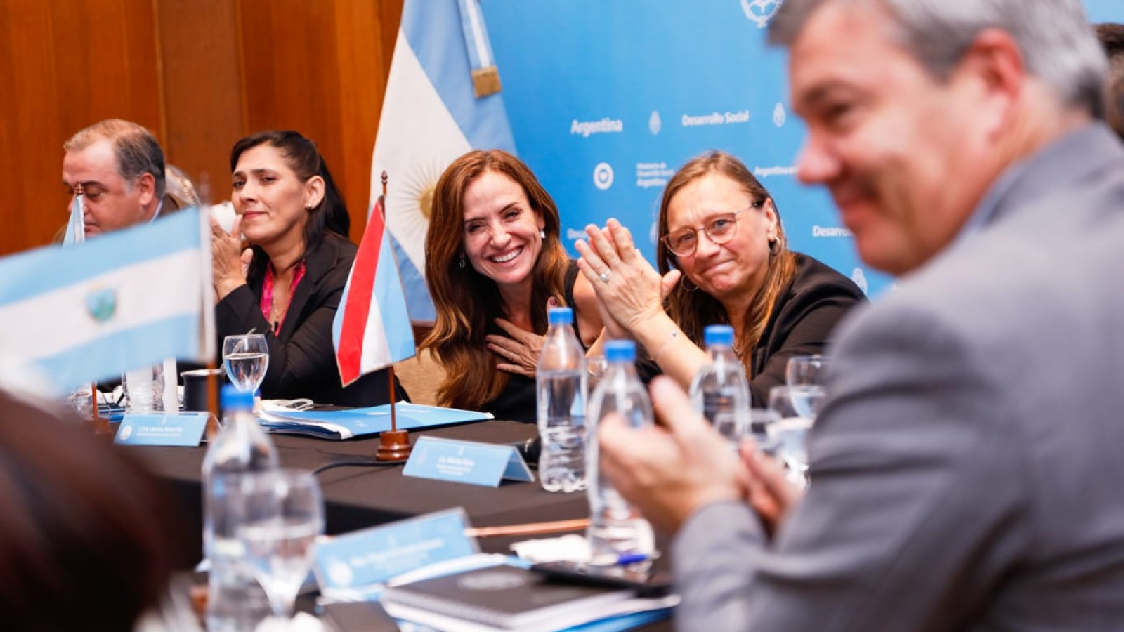 Victoria Tolosa Paz encabezó el último encuentro del año del COFEDESO