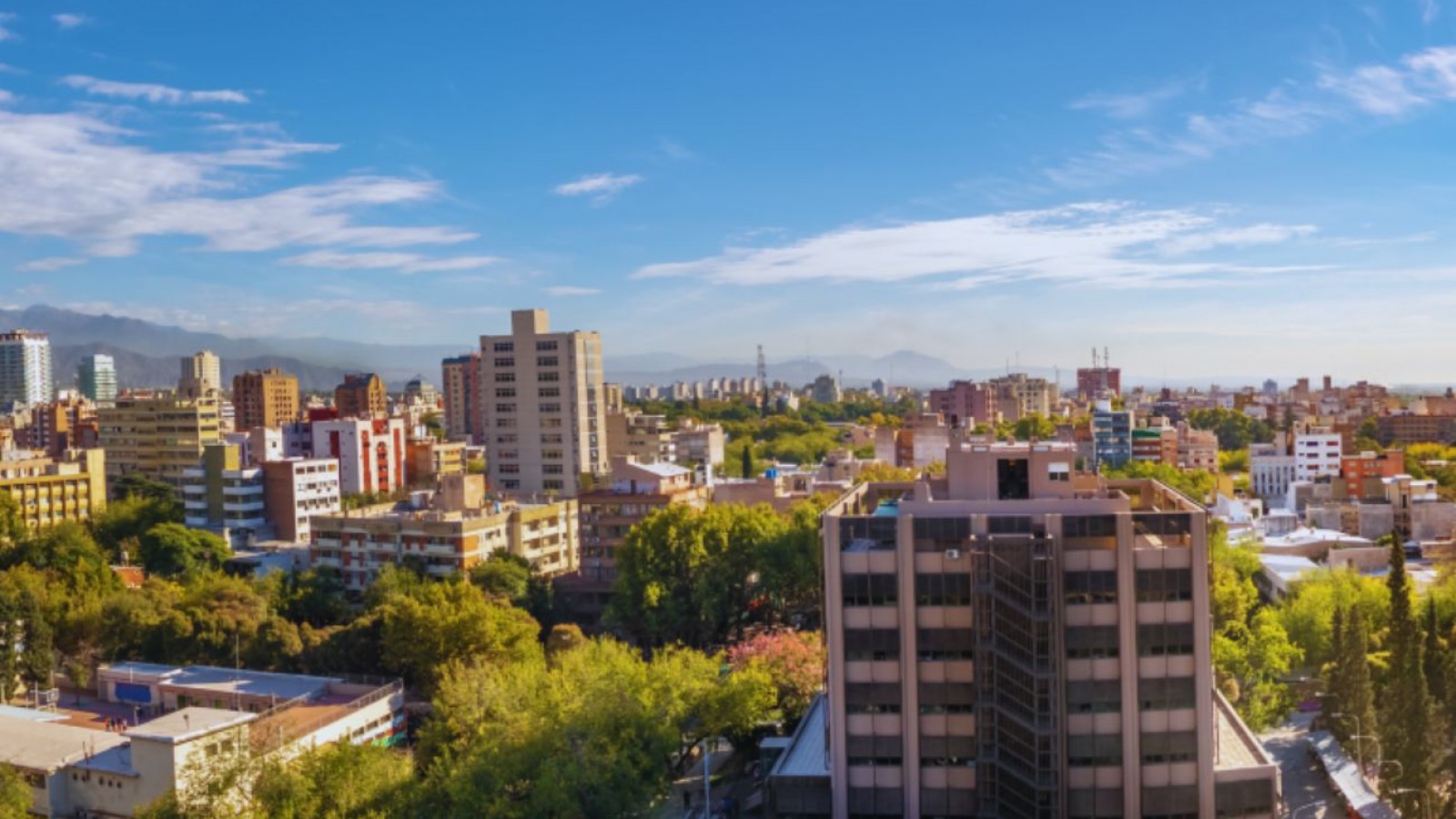 Máxima 33° para este martes 12 y vientos moderados