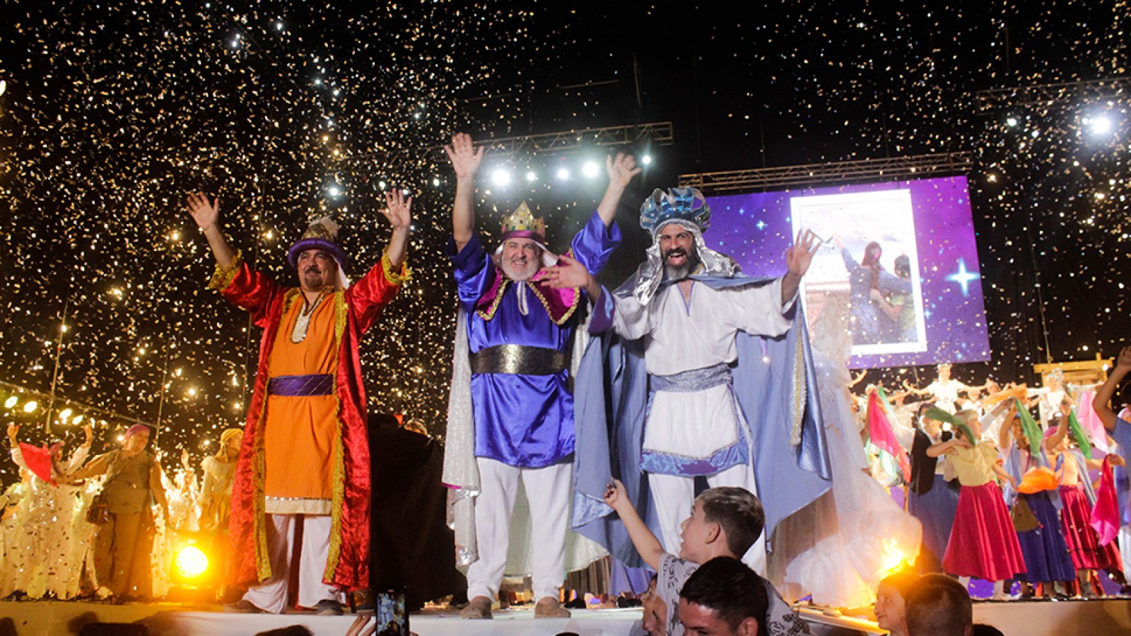 La tradicional Cabalgata de los Reyes Magos renueva la magia de creer.