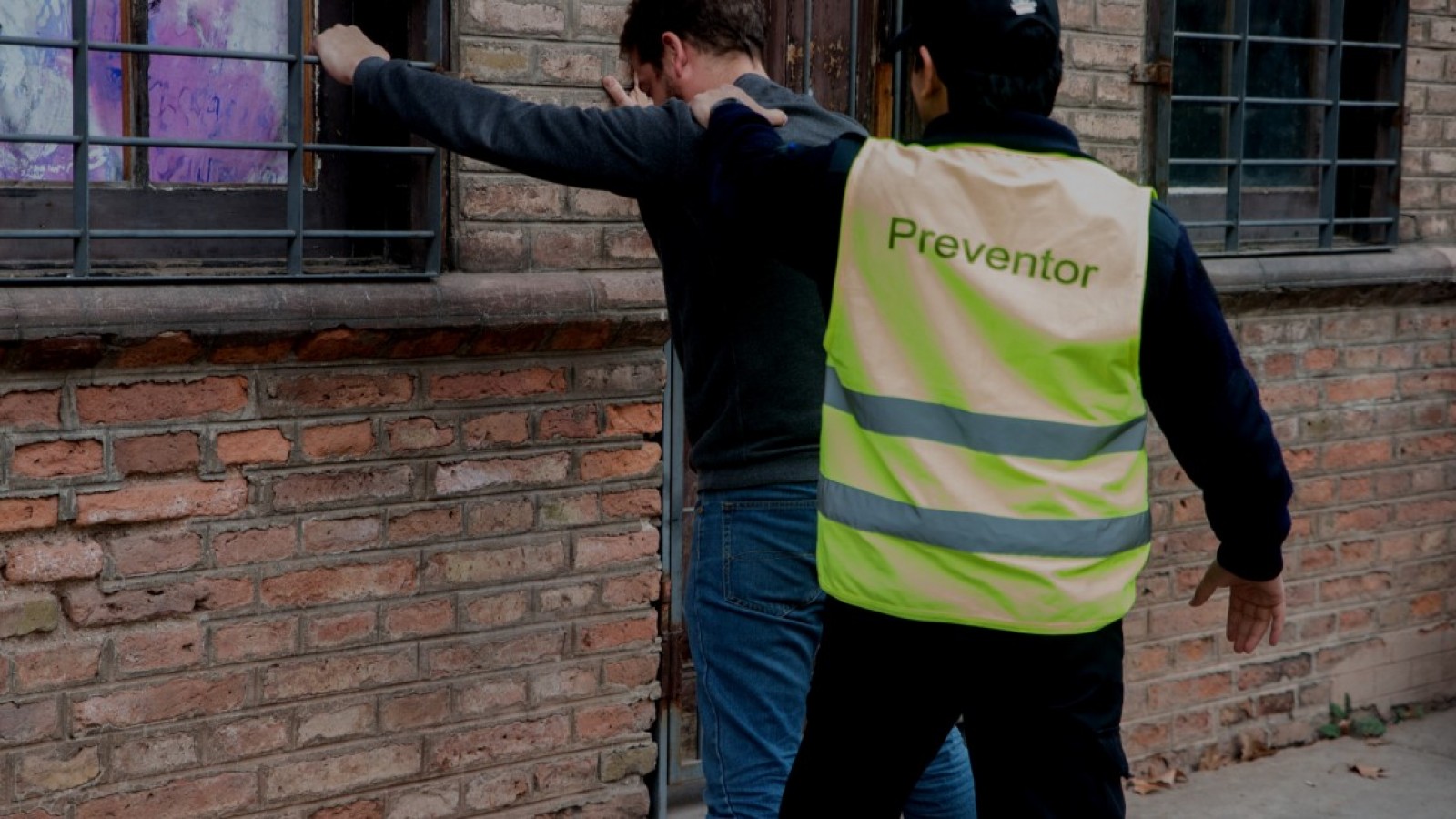 Fue detenida una persona que intentó forzar el ingreso a una vivienda