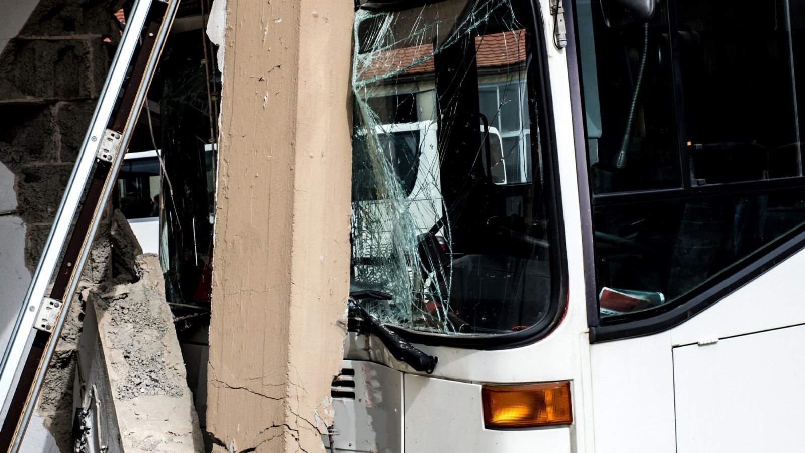 El proyecto de la Ley ómnibus colisiona en cada esquina y esta película, ya la vimos