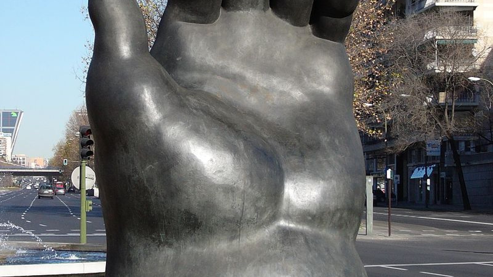 La irrefrenable conducta idiota de Milei, y las consecuencias que pagaremos