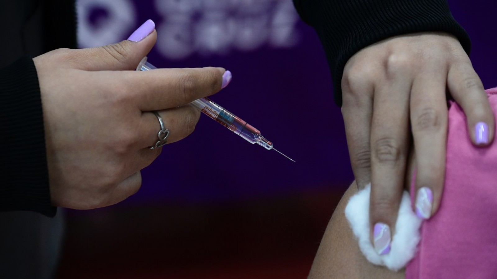 El operativo de vacunación territorial llega a la Plaza departamental