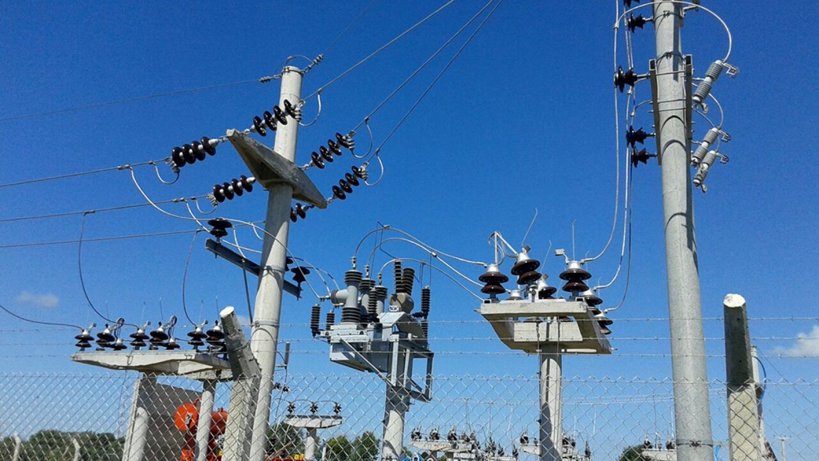 Paulatinamente se restablece el servicio eléctrico en Mendoza