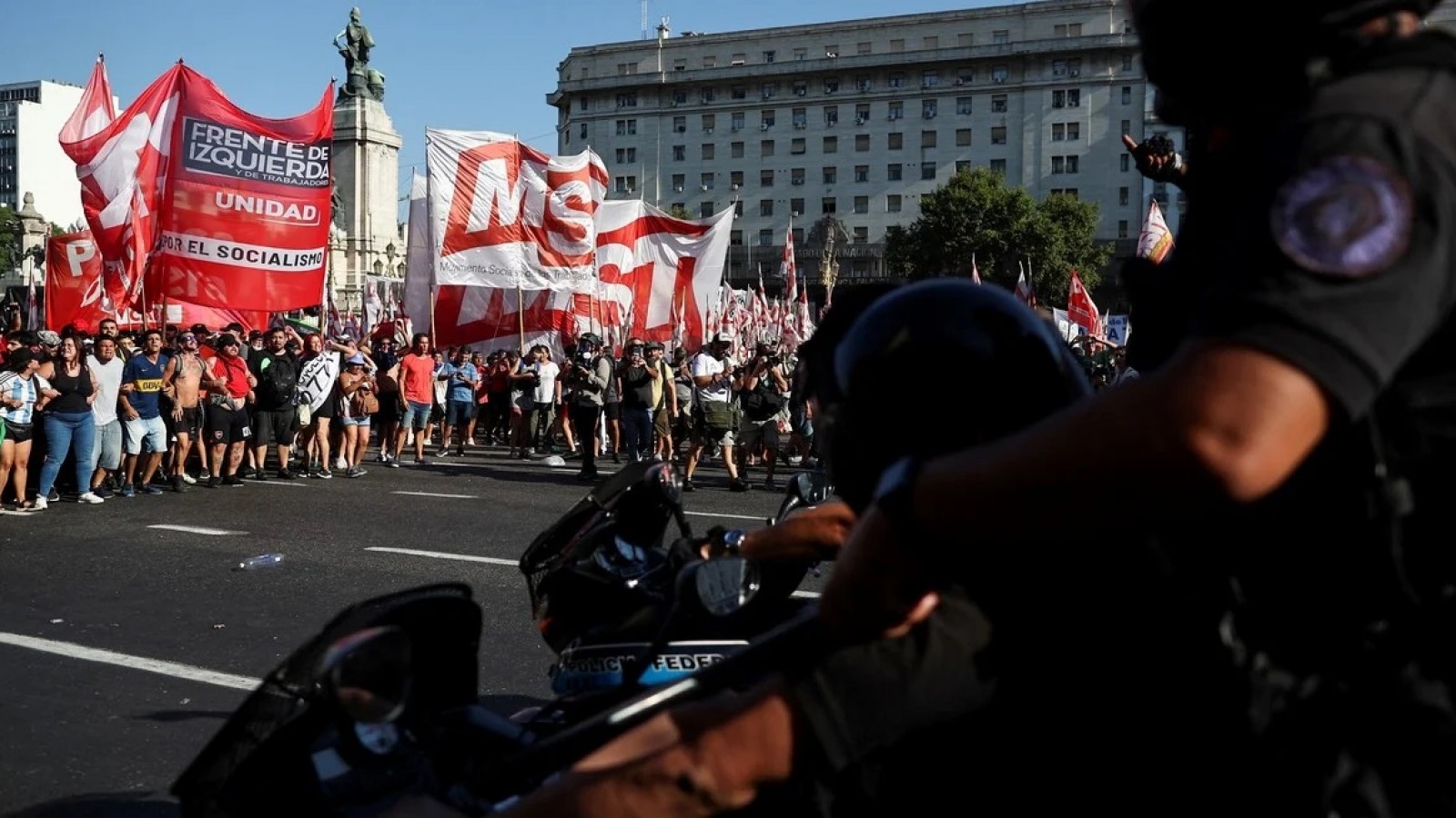 Incidentes en el Congreso mientras se debate la Ley Ómnibus