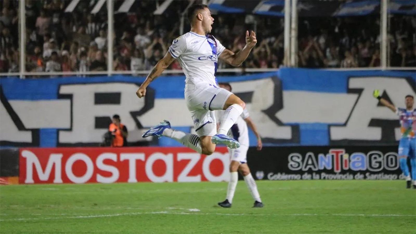 Ganó el Tomba 2 a 0 a Central Córdoba de Santiago del Estero y quedó puntero de su zona