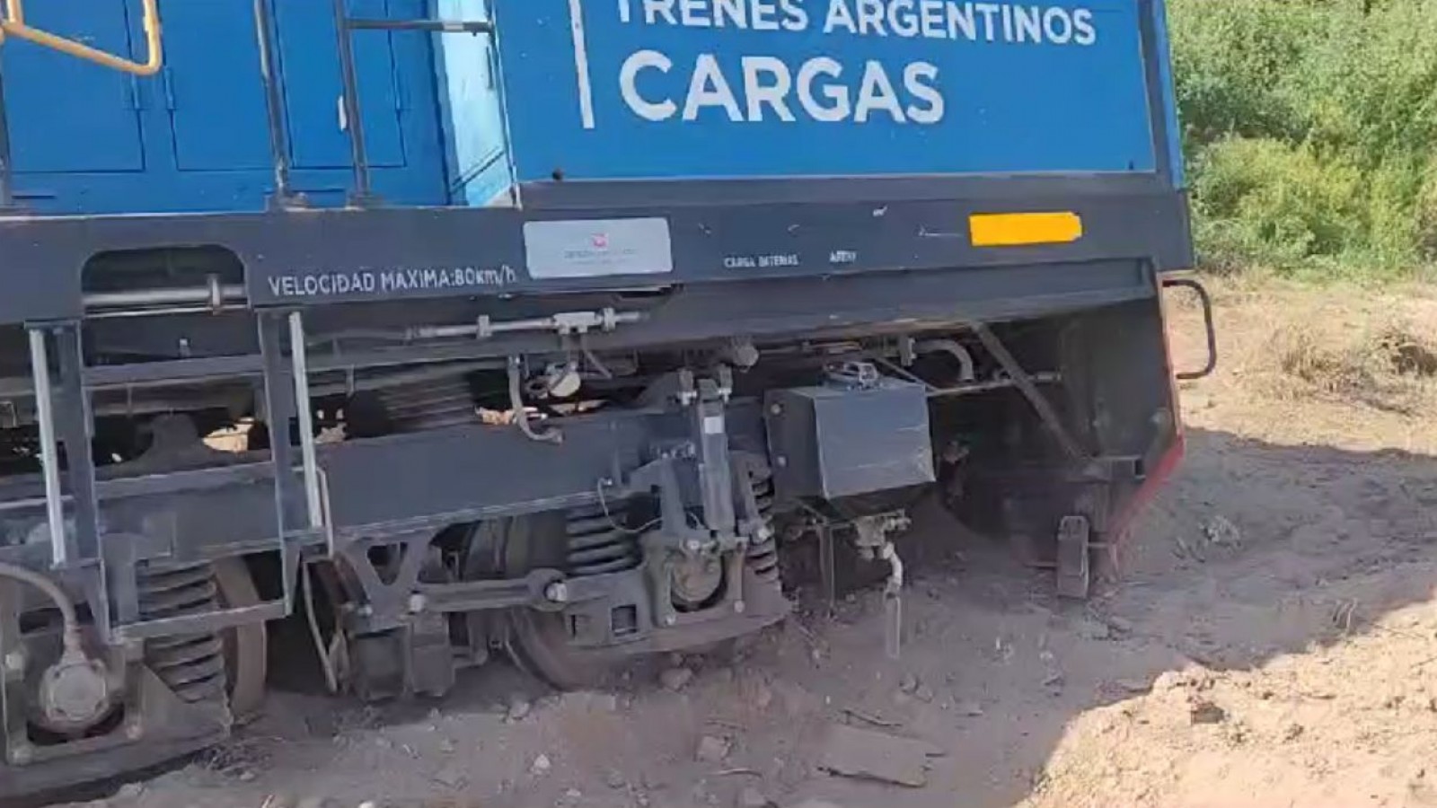 Otra vez provocan descarrilamiento de un tren de carga en Maipú