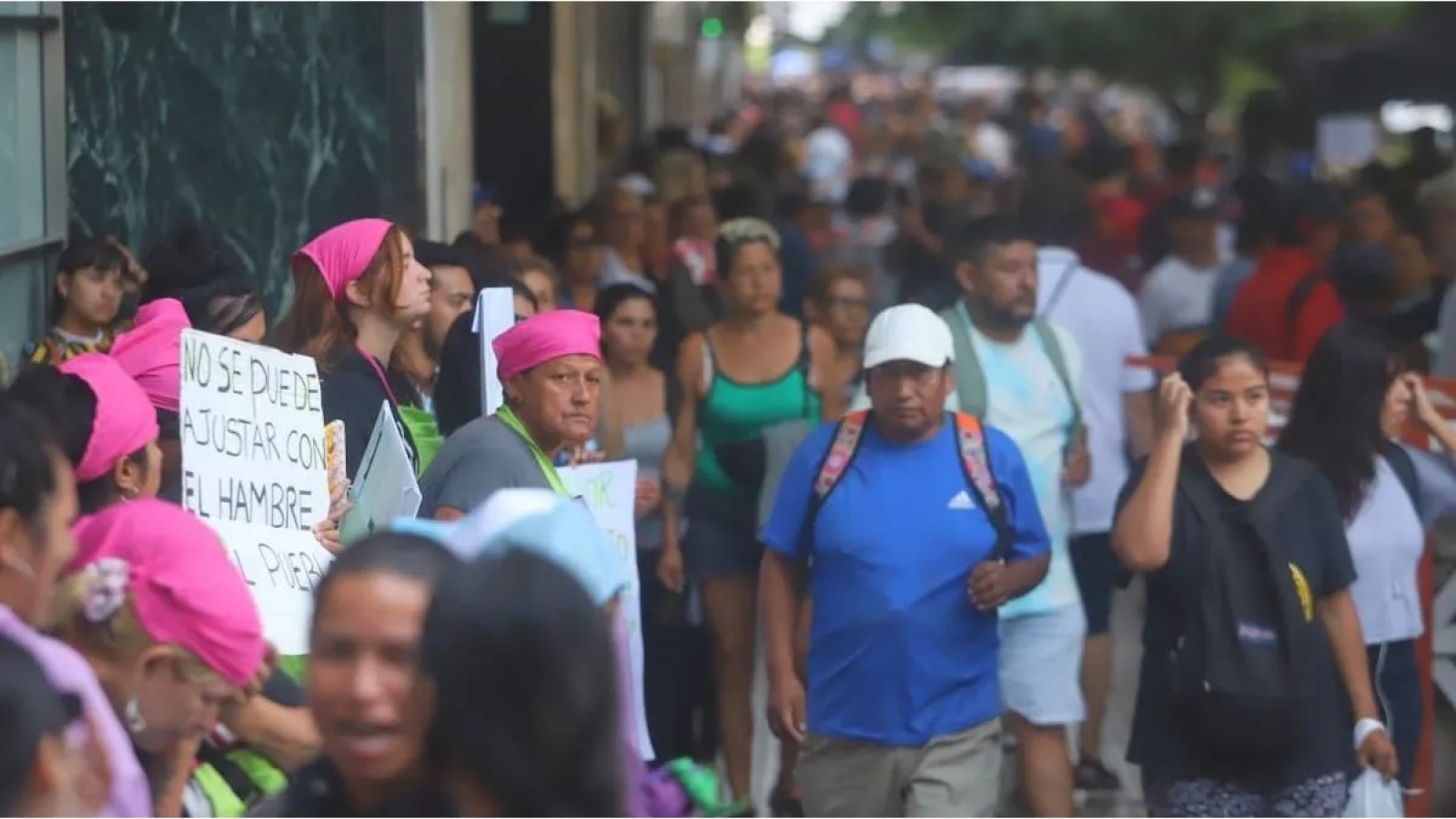 Pettovello no recibió la "fila contra el hambre" que "prometió atender"