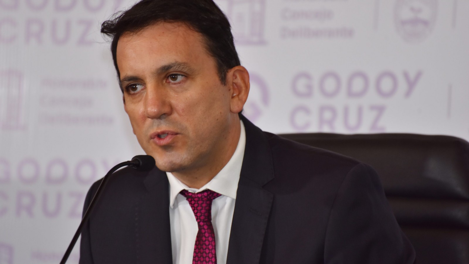 El ministro García Zalazar confirmó un adicional de $100.000 para docentes