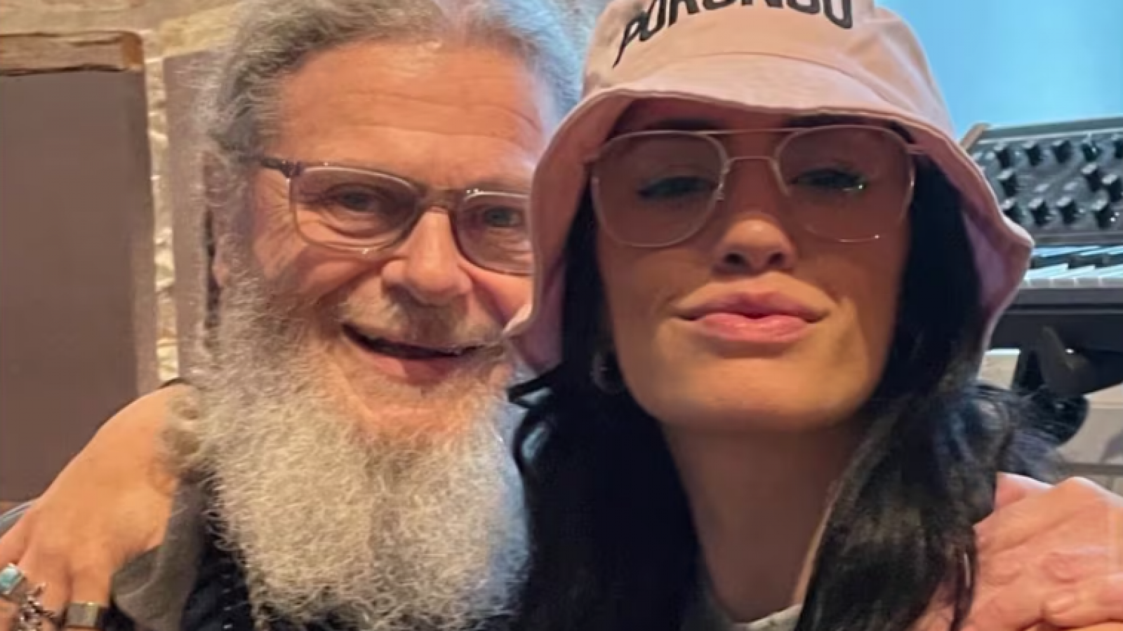 Santaolalla, Grinbank, Divididos y muchos más. Los famosos que salieron a bancar a Lali tras las críticas de Milei