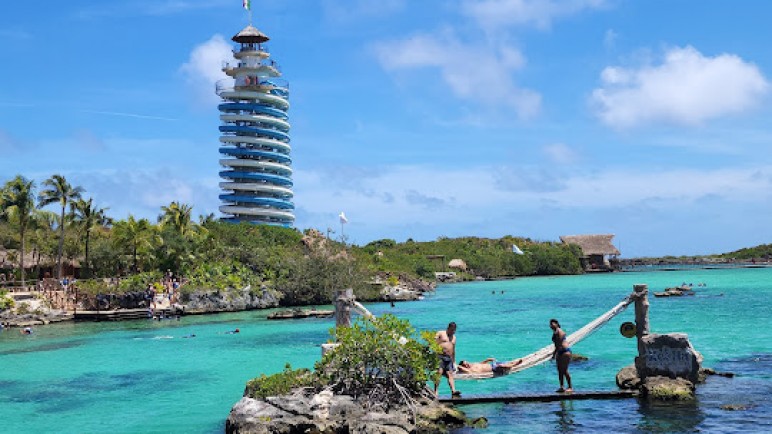 Mueren 5 argentinos en choque frontal en el caribe mexicano, entre Playa del Carmen y Cancún