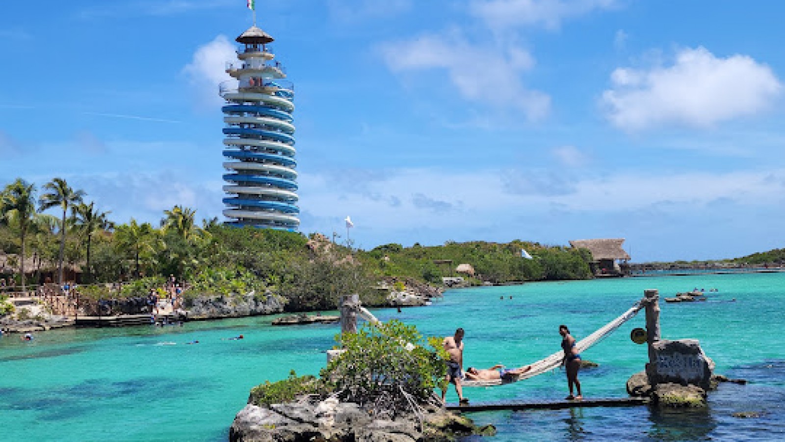 Mueren 5 argentinos en choque frontal en el caribe mexicano, entre Playa del Carmen y Cancún