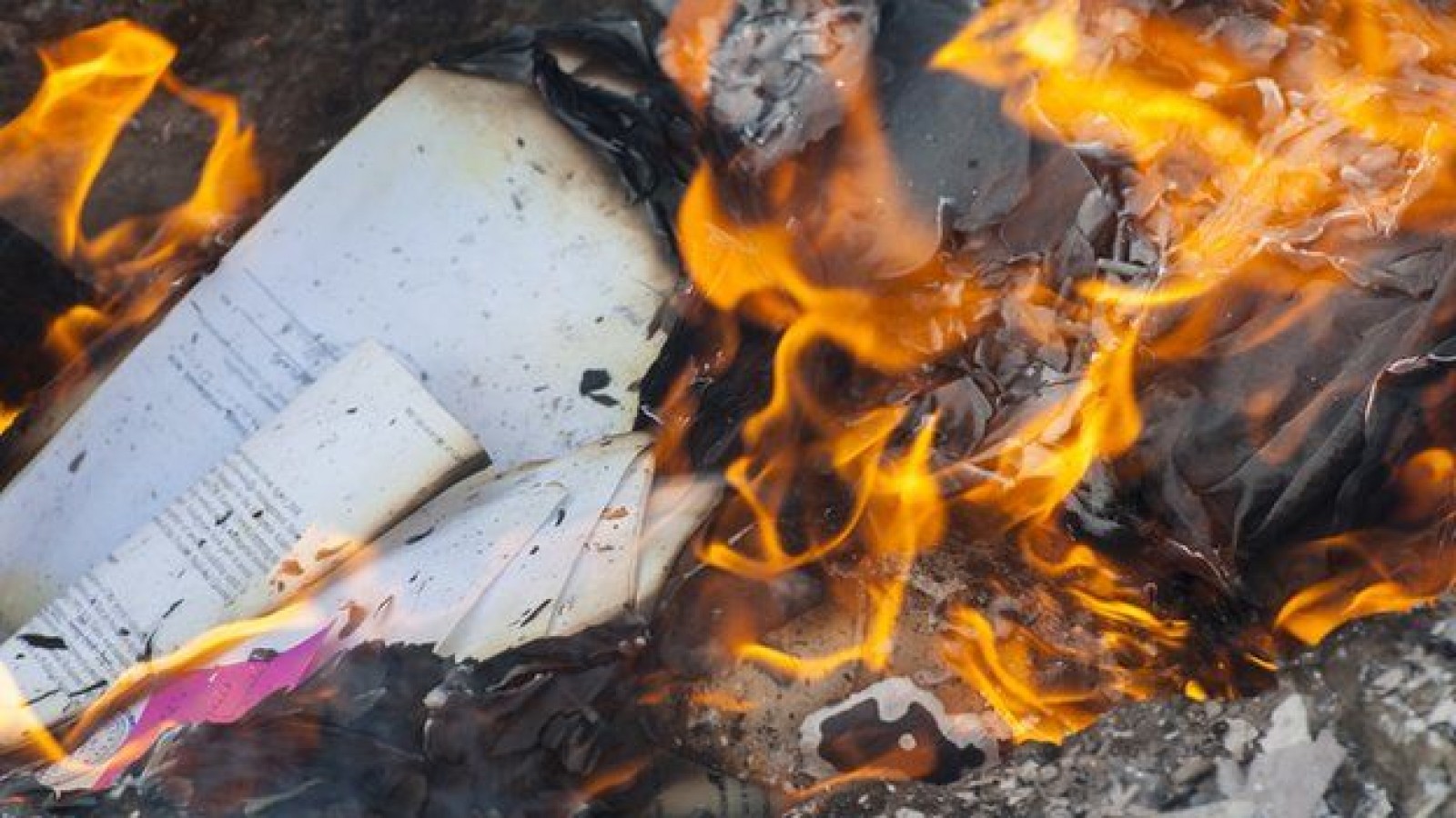 Útiles, pero no escolares. Un cuaderno mágico que aparece, desaparece, se quema, se fotocopia y nadie lo vio