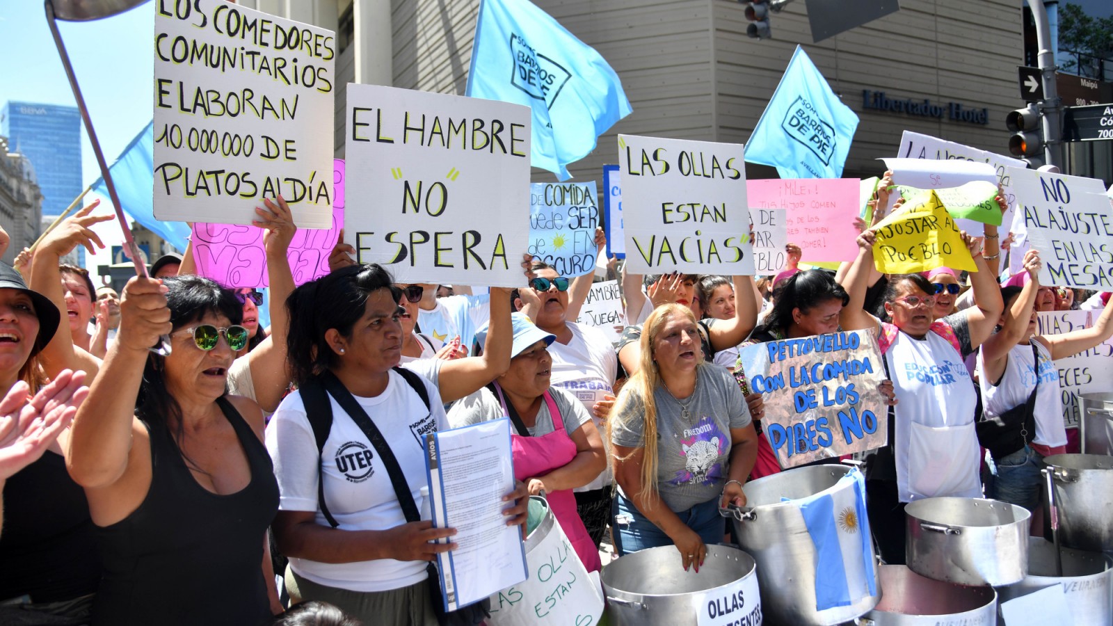 Organizaciones sociales marchan por alimentos, bajas en Potenciar Trabajo y contra el ajuste