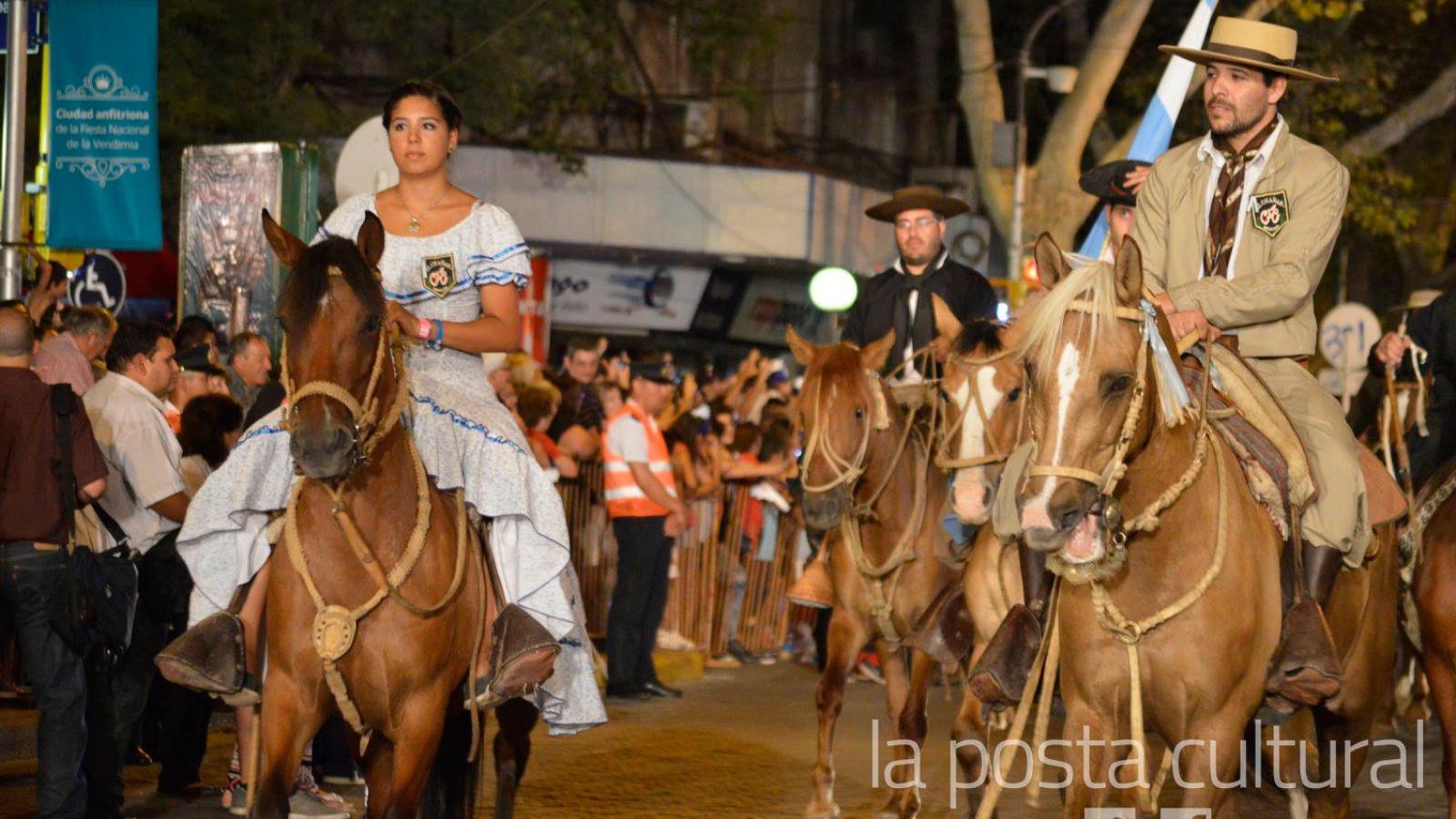 Qué pasará con la Vía Blanca de las Reinas tras el cambio de horario del discurso de Javier Milei