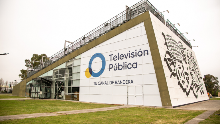 Ahora Milei pretende cerrar la TV Pública, Radio Nacional y el Conicet