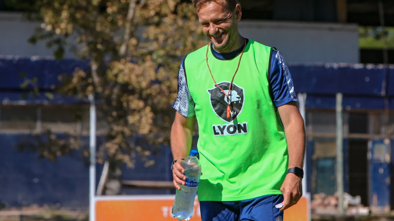 La Lepra cayó en el Monumental sin atenuantes. Un mal debut para el nuevo DT Martín Cicotello